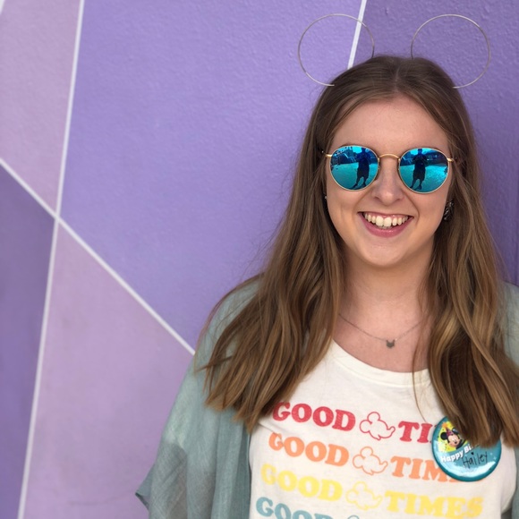 Meet your Posher, Hailey - Picture 3 of 5